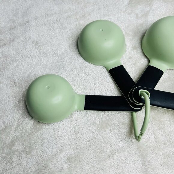 KitchenAid Measuring Cups Set Of 4 Seafoam Green 1/4, 1/3, 1/2, + 1 cup on Ring - Picture 7 of 9
